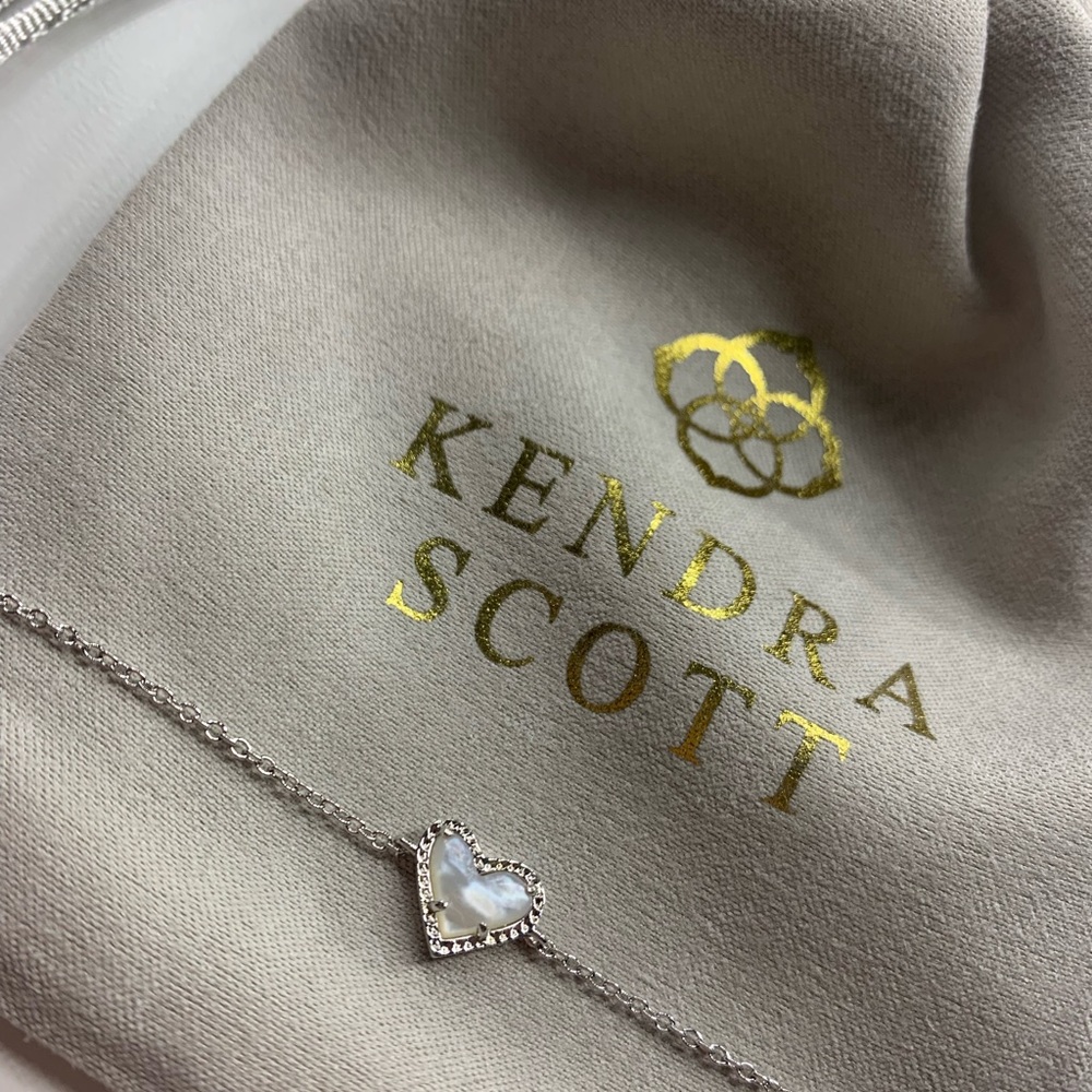 Kendra Scott Ari Heart Silver Chain Bracelet in Ivory Mother-of-Pearl